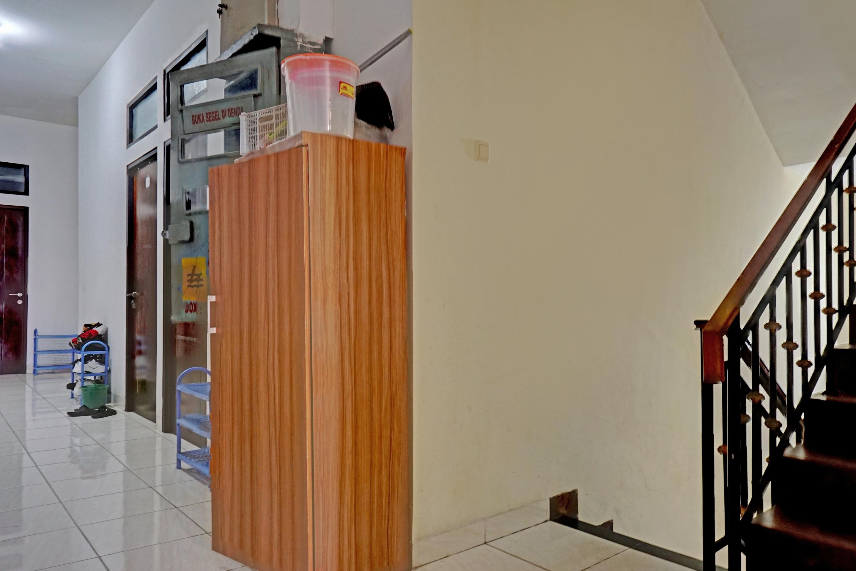 Oyo 90489 Kejora Homestay 자카르타 외부 사진